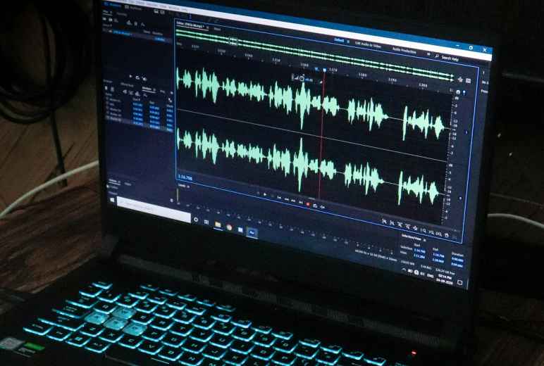 Laptop Sound Wave Editor